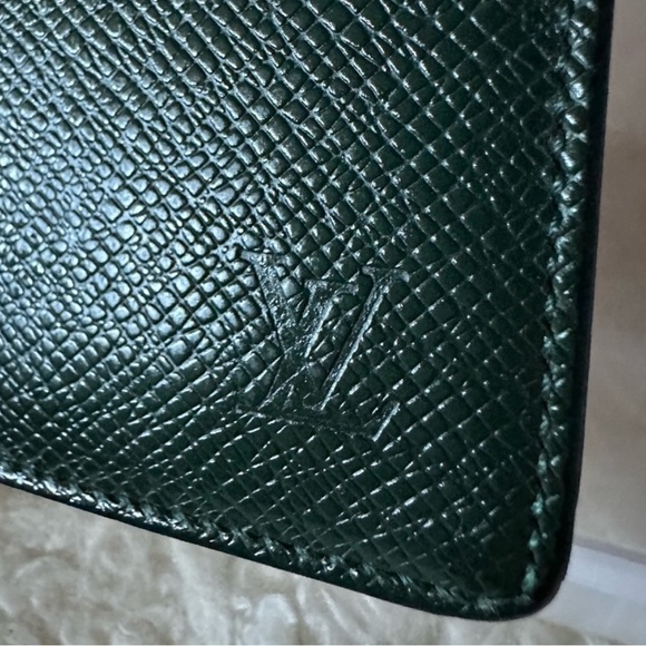 Authentic LV Louis Vuitton Green Taiga Leather ID Card Holder Organizer Wallet - Picture 6 of 16